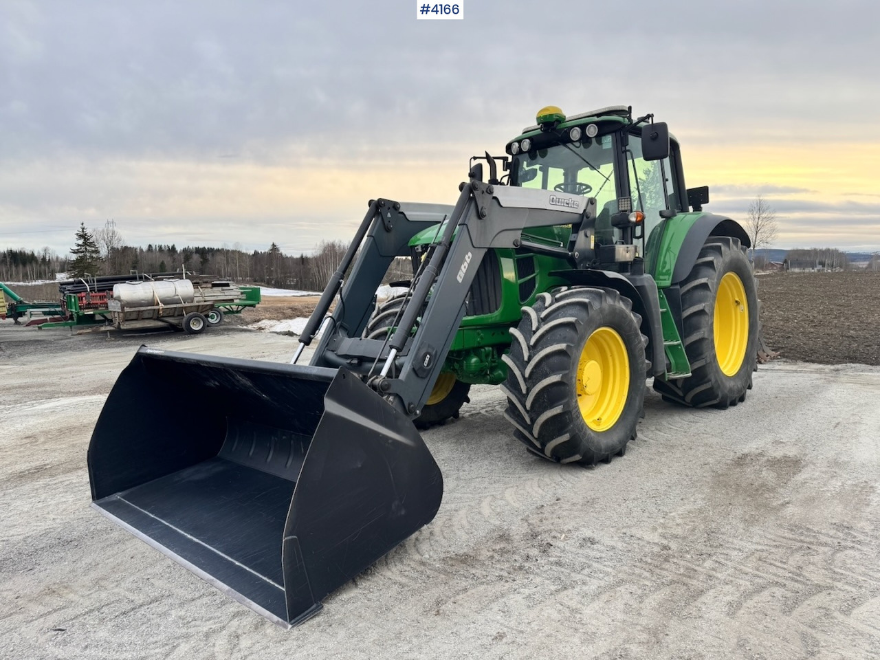 2010 John Deere 7430 w/ Front loader and GPS. 3760 hours! - Trator: foto 1 2010 John Deere 7430 w/ Front loader and GPS. 3760 hours! - Trator: foto 1
