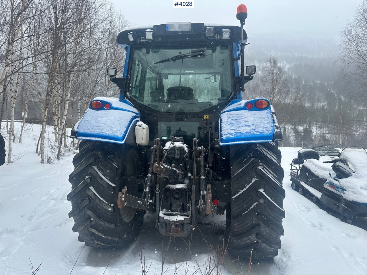 2012 Valtra N122 4x4 traktor w/ front loader and Dalen snow blower - Trator: foto 5 2012 Valtra N122 4x4 traktor w/ front loader and Dalen snow blower - Trator: foto 5