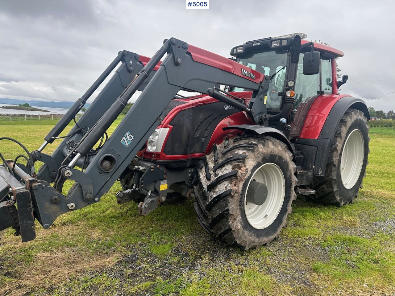 2012 Valtra T213 - Trator: foto 1 2012 Valtra T213 - Trator: foto 1