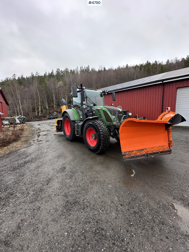 2014 Fendt 514 Vario 4x4 w/ front loader, folding plow, snow blower and sand spreader - Trator: foto 2 2014 Fendt 514 Vario 4x4 w/ front loader, folding plow, snow blower and sand spreader - Trator: foto 2
