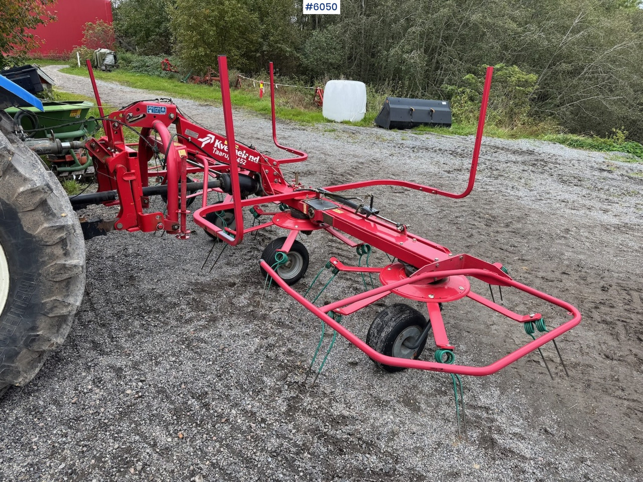 2014 Kverneland Taarup 8452 Spreader harrow. - Máquina para produção de feno: foto 3 2014 Kverneland Taarup 8452 Spreader harrow. - Máquina para produção de feno: foto 3