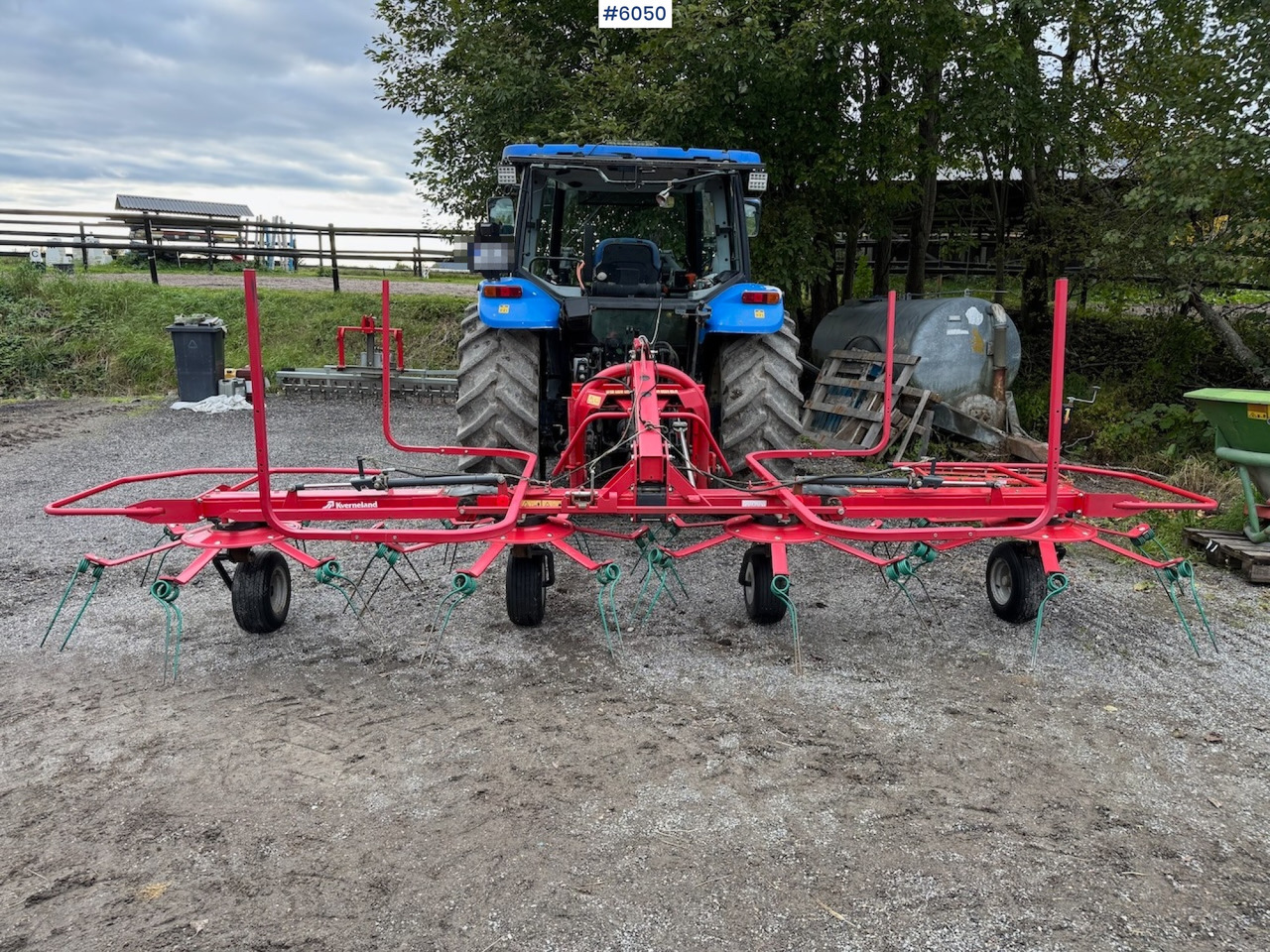 2014 Kverneland Taarup 8452 Spreader harrow. - Máquina para produção de feno: foto 1 2014 Kverneland Taarup 8452 Spreader harrow. - Máquina para produção de feno: foto 1
