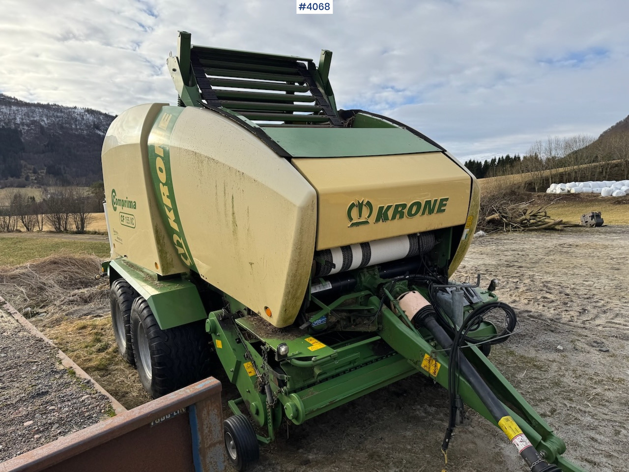 2016 Krone Comprima CF 155 XC Kombipresse - Máquina para produção de feno: foto 1 2016 Krone Comprima CF 155 XC Kombipresse - Máquina para produção de feno: foto 1