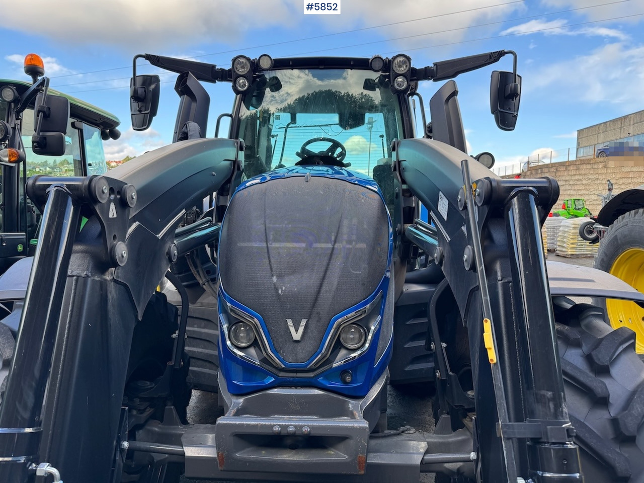 2022 Valtra N175 w/ front loader. - Trator: foto 3 2022 Valtra N175 w/ front loader. - Trator: foto 3