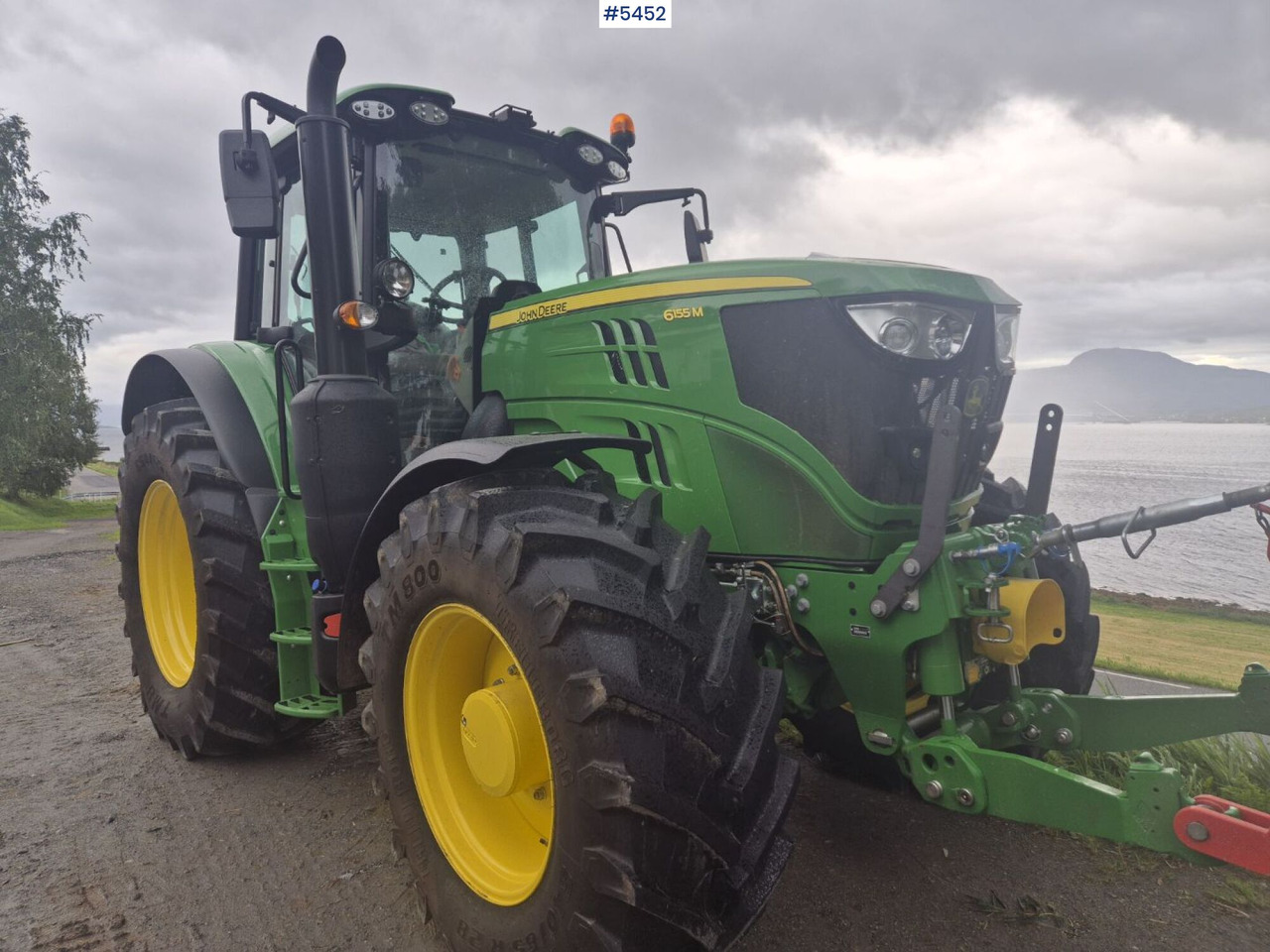 2024 John Deere 6155M w/ front hydraulics & PTO - Trator: foto 1 2024 John Deere 6155M w/ front hydraulics & PTO - Trator: foto 1