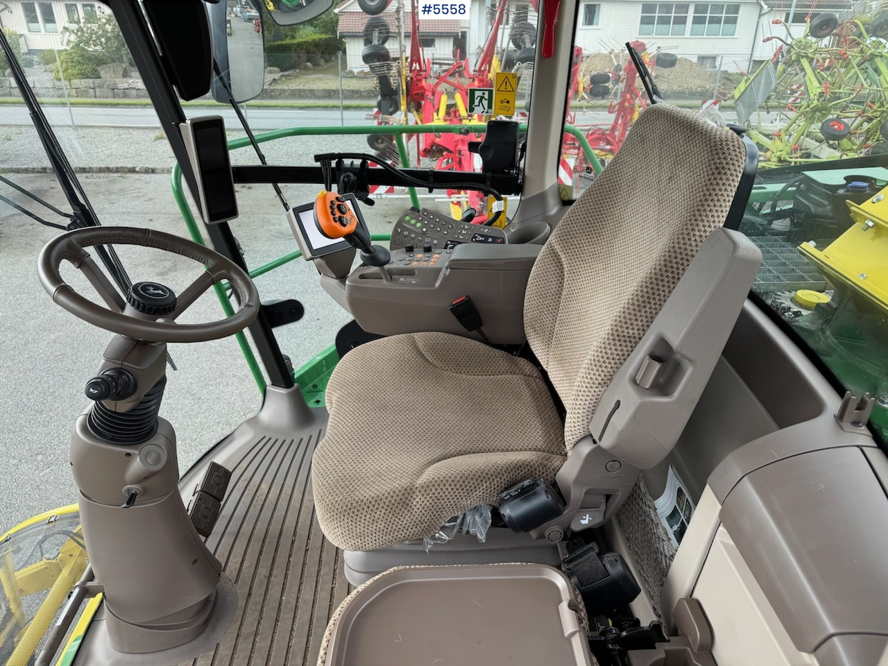 Máquina para produção de feno 2024 John Deere 8200 in, like new!: foto 15