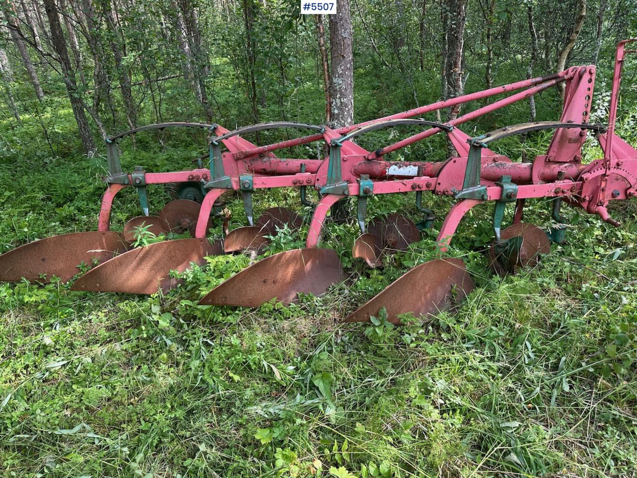 4-furrow conventional plow - Maquina para lavrar a terra: foto 1 4-furrow conventional plow - Maquina para lavrar a terra: foto 1