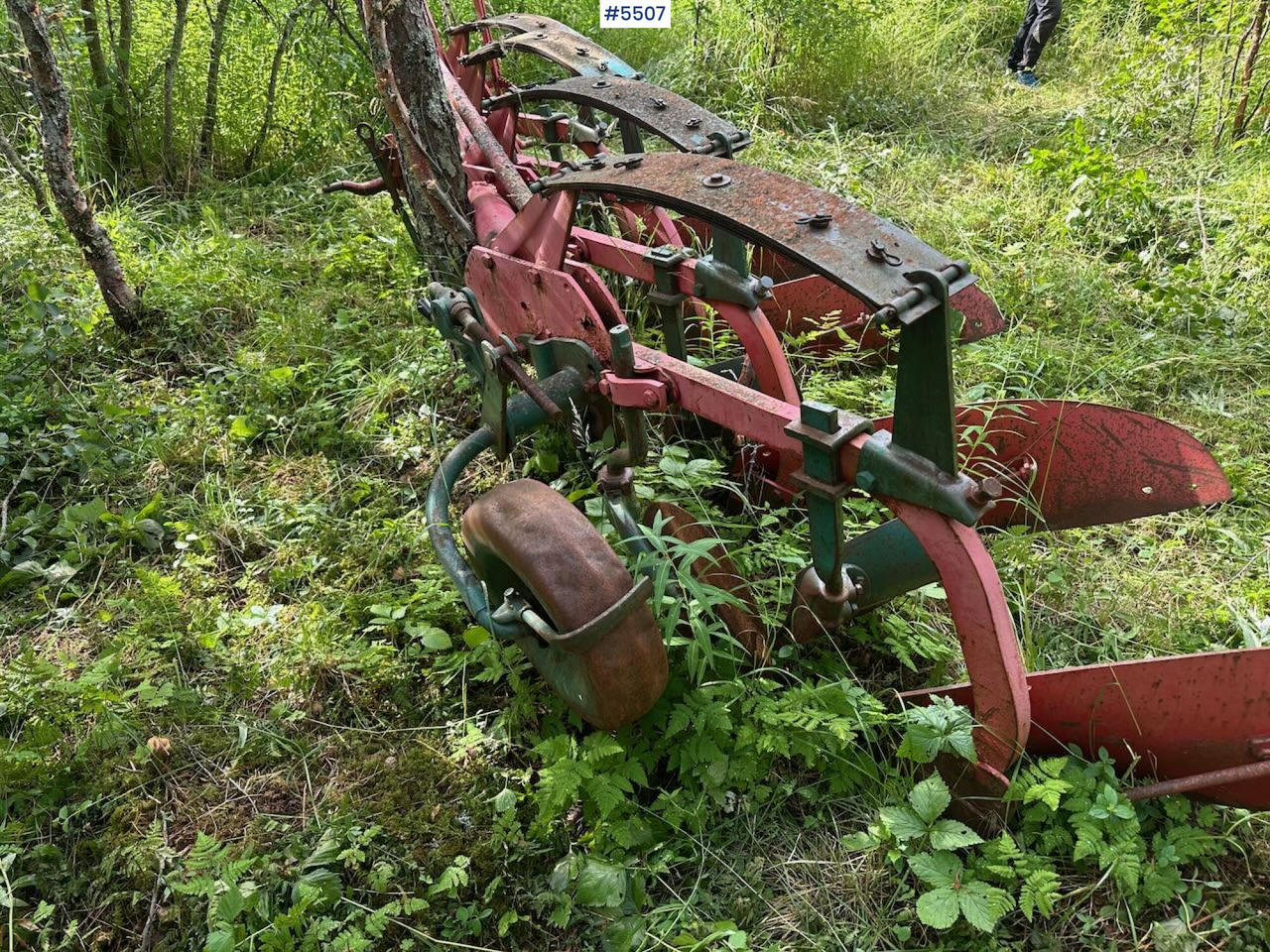 4-furrow conventional plow - Maquina para lavrar a terra: foto 5 4-furrow conventional plow - Maquina para lavrar a terra: foto 5