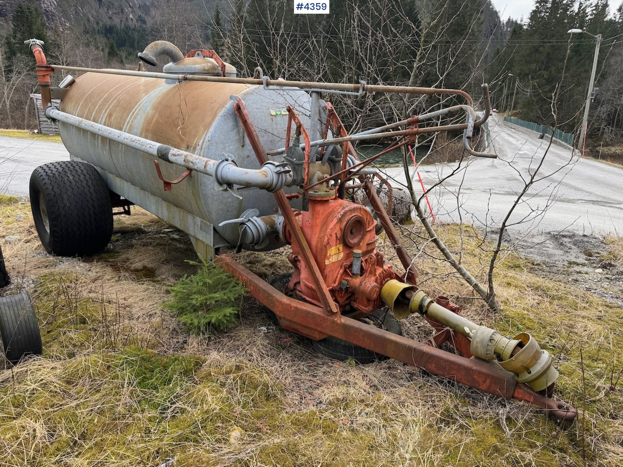 Bauer Manure spreader with boom cannon. - Espalhador de estrume: foto 1 Bauer Manure spreader with boom cannon. - Espalhador de estrume: foto 1