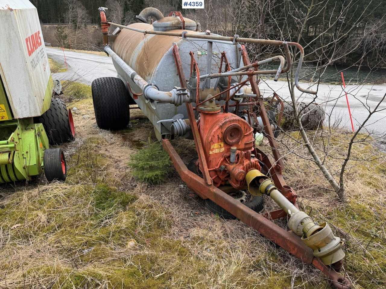Bauer Manure spreader with boom cannon. - Espalhador de estrume: foto 2 Bauer Manure spreader with boom cannon. - Espalhador de estrume: foto 2