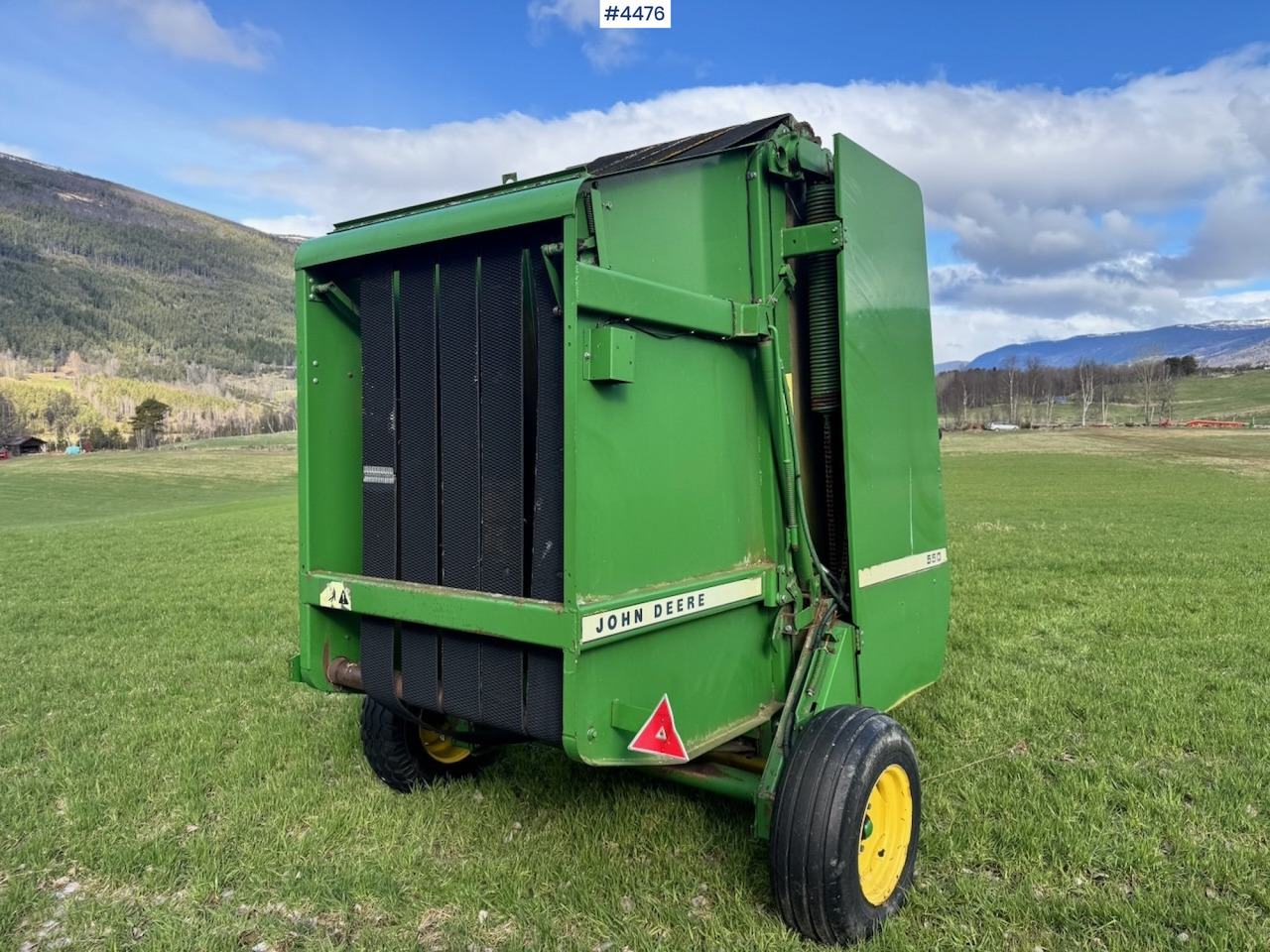 Circa 1990 John Deere 550 Round Baler - Máquina para produção de feno: foto 3 Circa 1990 John Deere 550 Round Baler - Máquina para produção de feno: foto 3