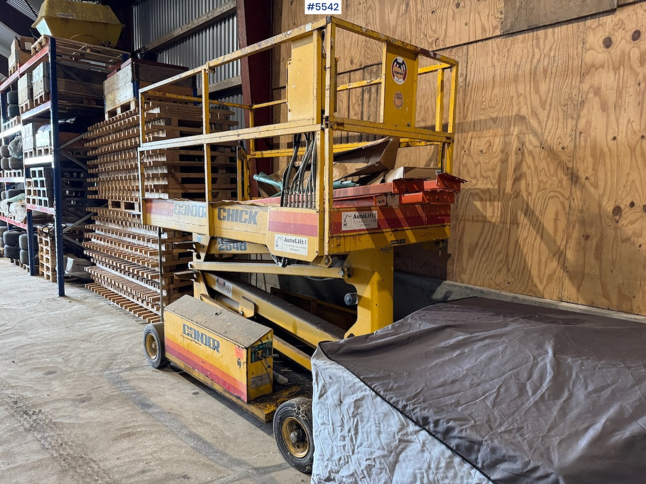 Condor Chick 2548 scissor lift. - Plataforma aérea: foto 4 Condor Chick 2548 scissor lift. - Plataforma aérea: foto 4