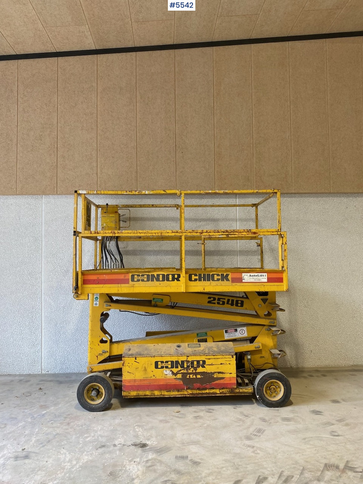 Condor Chick 2548 scissor lift. - Plataforma aérea: foto 2 Condor Chick 2548 scissor lift. - Plataforma aérea: foto 2
