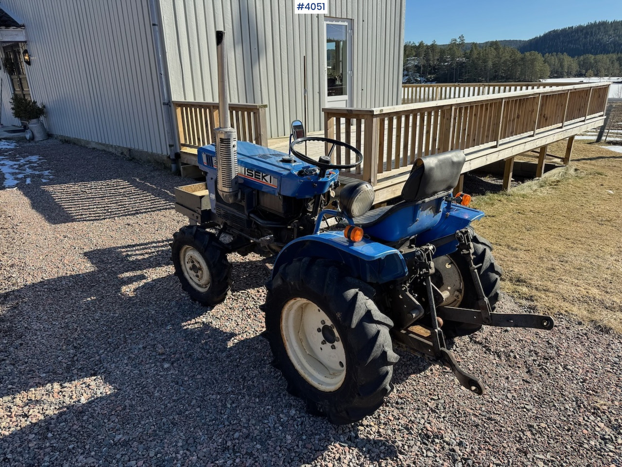 Iseki 2140 w/bucket, tiller and wood splitter. Low hours! - Trator: foto 2 Iseki 2140 w/bucket, tiller and wood splitter. Low hours! - Trator: foto 2