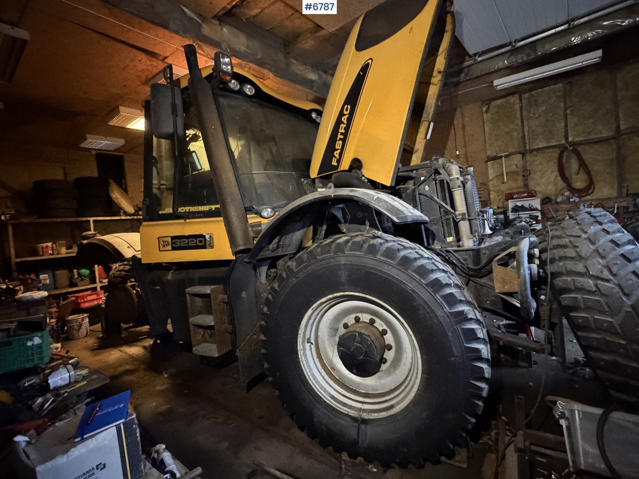 JCB Fastrac 3220 – Repair object with extra equipment - Trator: foto 2 JCB Fastrac 3220 – Repair object with extra equipment - Trator: foto 2