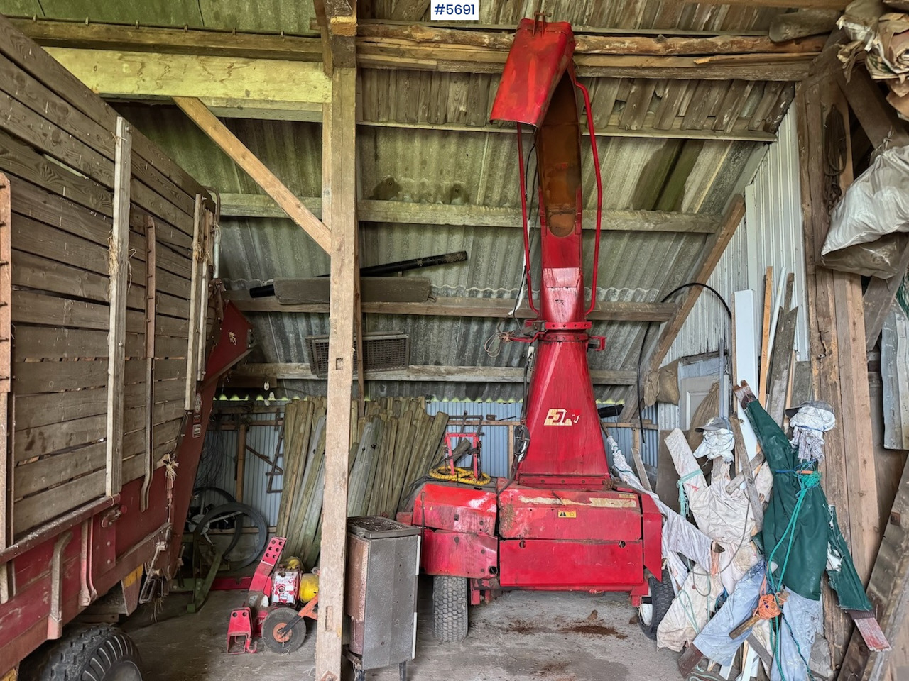 JF FC 850 Fine shredder + a dividing machine. - Máquina para produção de feno: foto 3 JF FC 850 Fine shredder + a dividing machine. - Máquina para produção de feno: foto 3