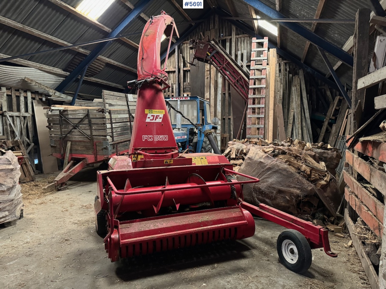 JF FC 850 Fine shredder + a dividing machine. - Máquina para produção de feno: foto 1 JF FC 850 Fine shredder + a dividing machine. - Máquina para produção de feno: foto 1