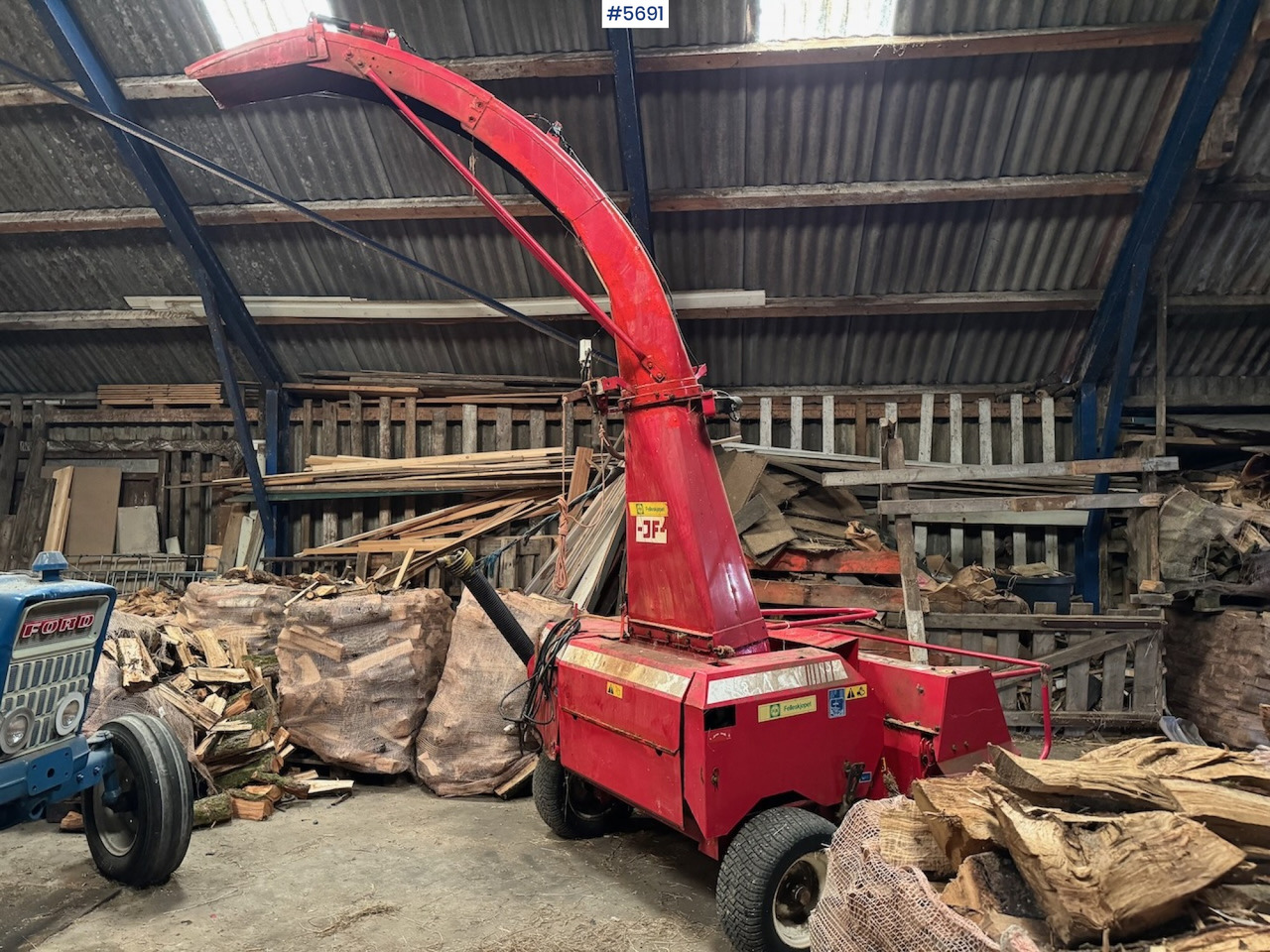 JF FC 850 Fine shredder + a dividing machine. - Máquina para produção de feno: foto 4 JF FC 850 Fine shredder + a dividing machine. - Máquina para produção de feno: foto 4