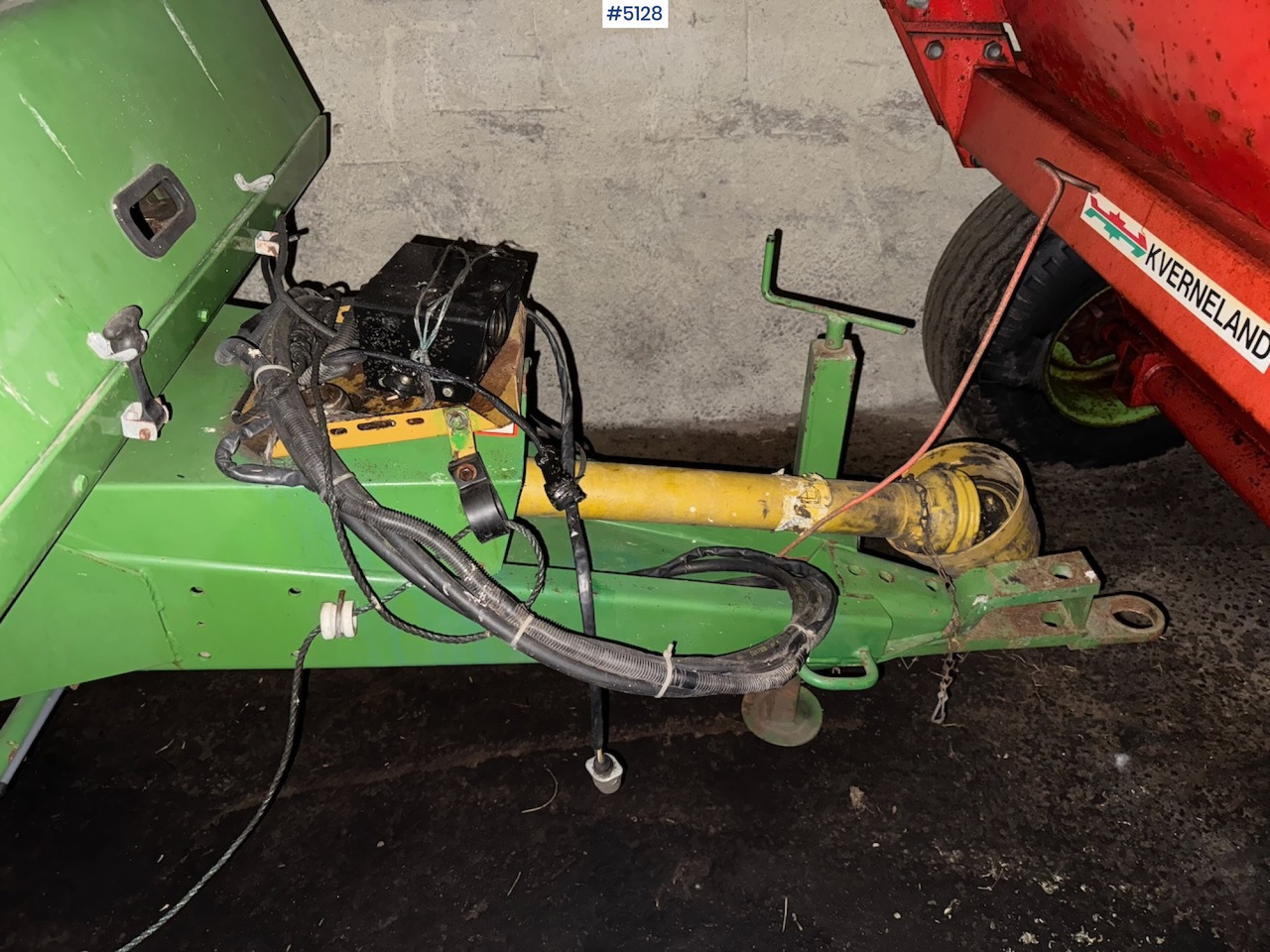 Máquina para produção de feno John Deere 550 Round Baler: foto 10