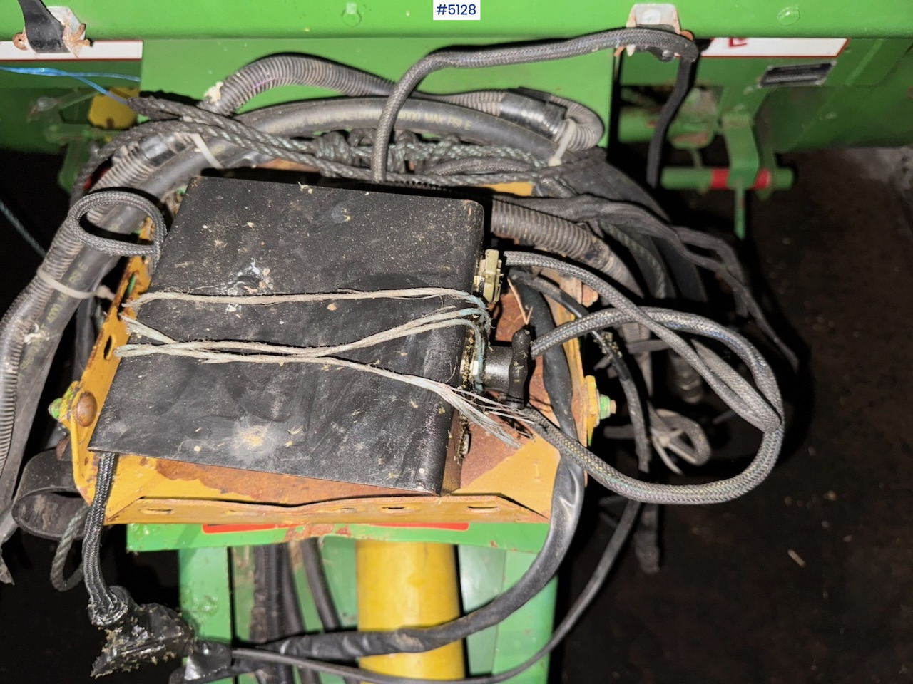 Máquina para produção de feno John Deere 550 Round Baler: foto 18