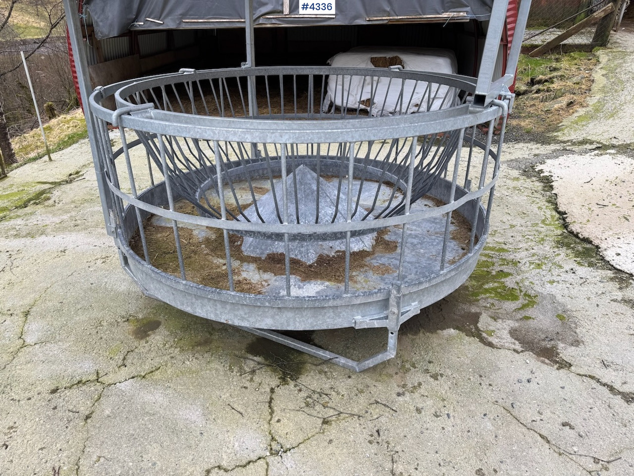 Round bale feeder for sheep - Equipamento de gado: foto 3 Round bale feeder for sheep - Equipamento de gado: foto 3