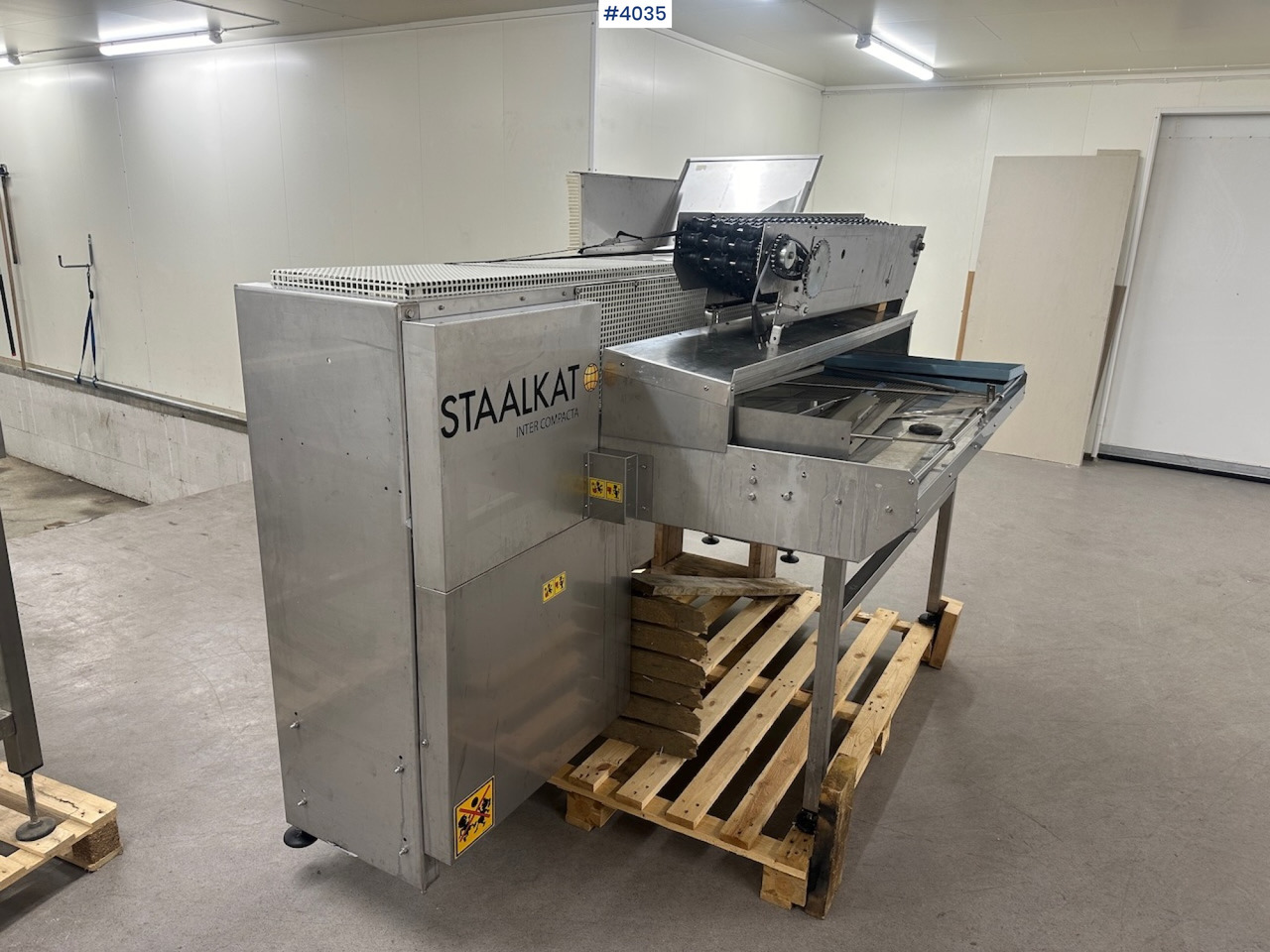 Sanovo Staalkat Inter compacta egg sorting machine - Equipamento de gado: foto 2 Sanovo Staalkat Inter compacta egg sorting machine - Equipamento de gado: foto 2