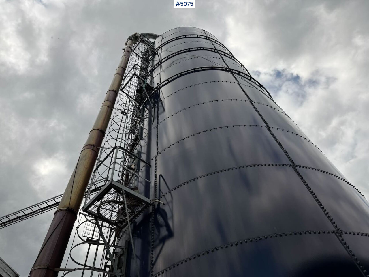 Silo with Filling Auger and Fan - Equipamento de gado: foto 3 Silo with Filling Auger and Fan - Equipamento de gado: foto 3