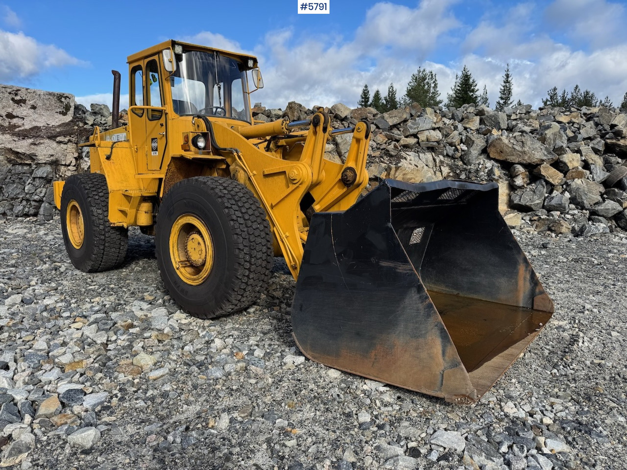 Volvo LM 1240 w/ bucket and pallet forks with claw. - Pá carregadora de rodas: foto 4 Volvo LM 1240 w/ bucket and pallet forks with claw. - Pá carregadora de rodas: foto 4