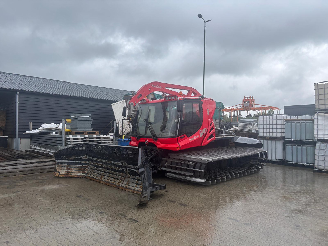 KÄSSBOHRER Pistenbully 600 - Veículo municipal/ Especial: foto 1 KÄSSBOHRER Pistenbully 600 - Veículo municipal/ Especial: foto 1