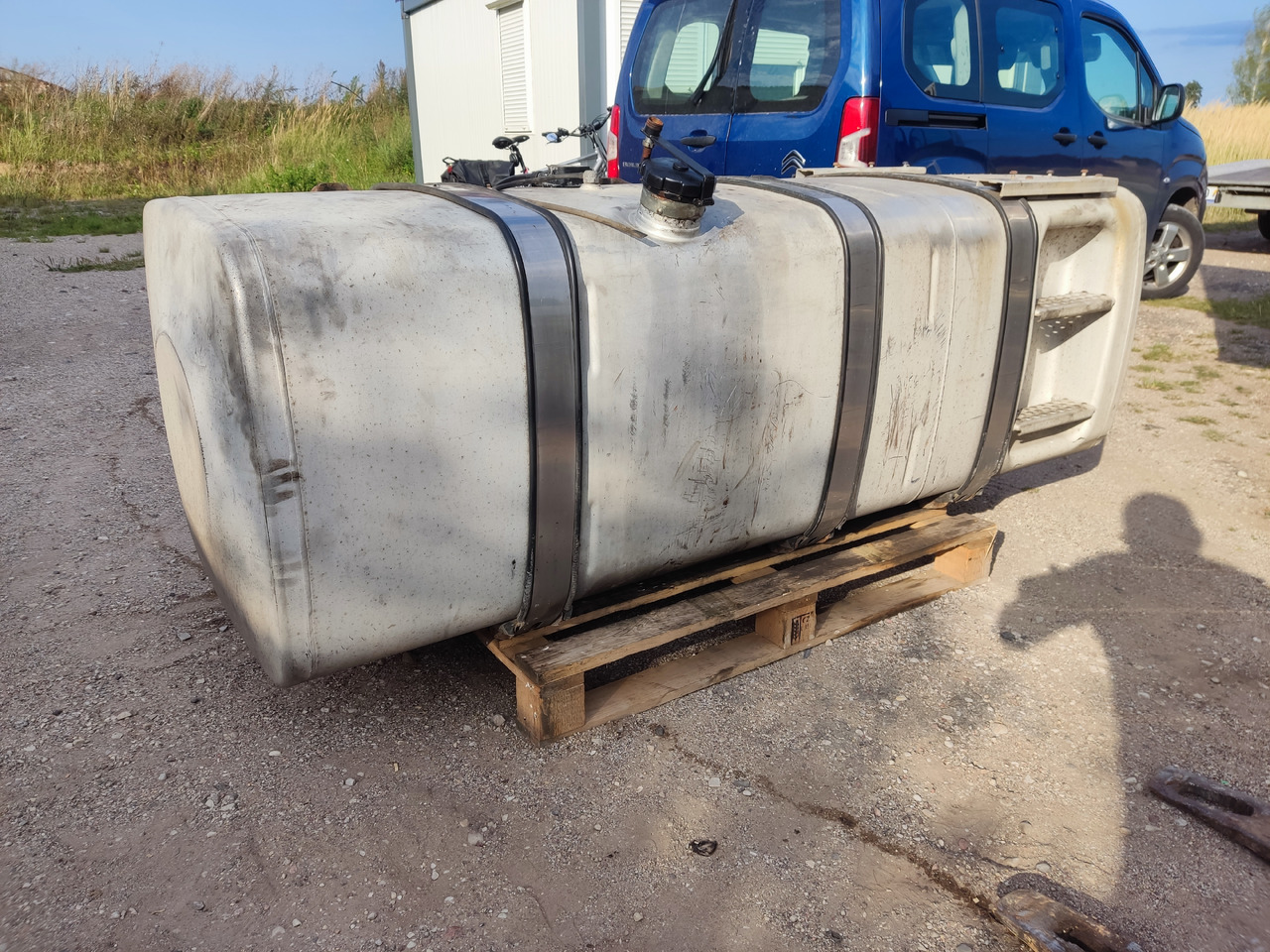 MAN TGA TGX fuel tank 910L - Tanque de combustível: foto 1 MAN TGA TGX fuel tank 910L - Tanque de combustível: foto 1