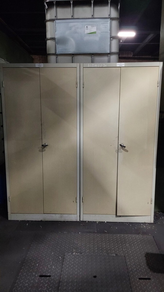 Tuerenschrank 1950x930x400 - Máquina para metal: foto 1 Tuerenschrank 1950x930x400 - Máquina para metal: foto 1