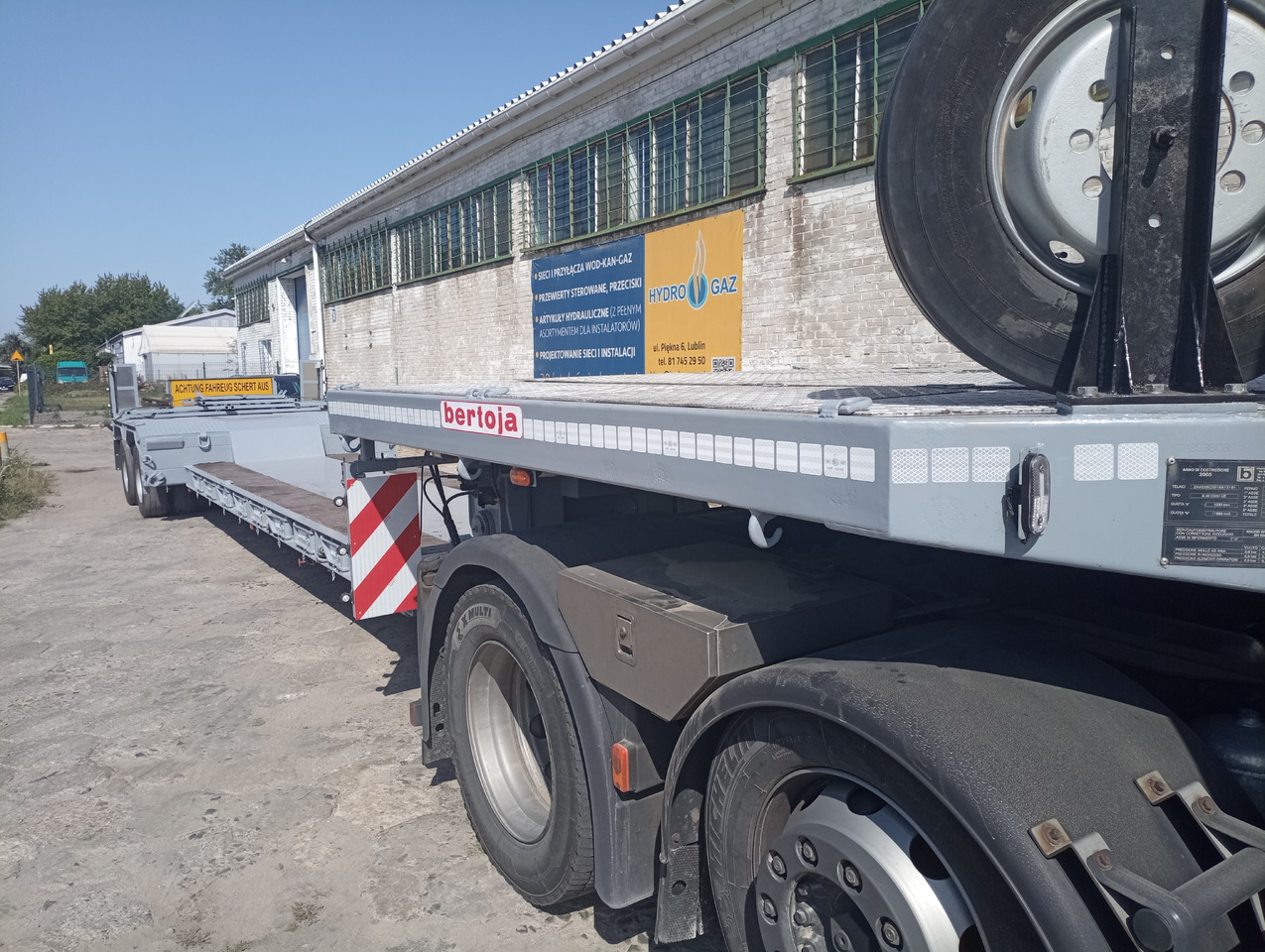 BERTOJA Tiefbett marki Bertoja 2-osie skrętne po kapitalnym remoncie - Semi-reboque baixa: foto 1 BERTOJA Tiefbett marki Bertoja 2-osie skrętne po kapitalnym remoncie - Semi-reboque baixa: foto 1