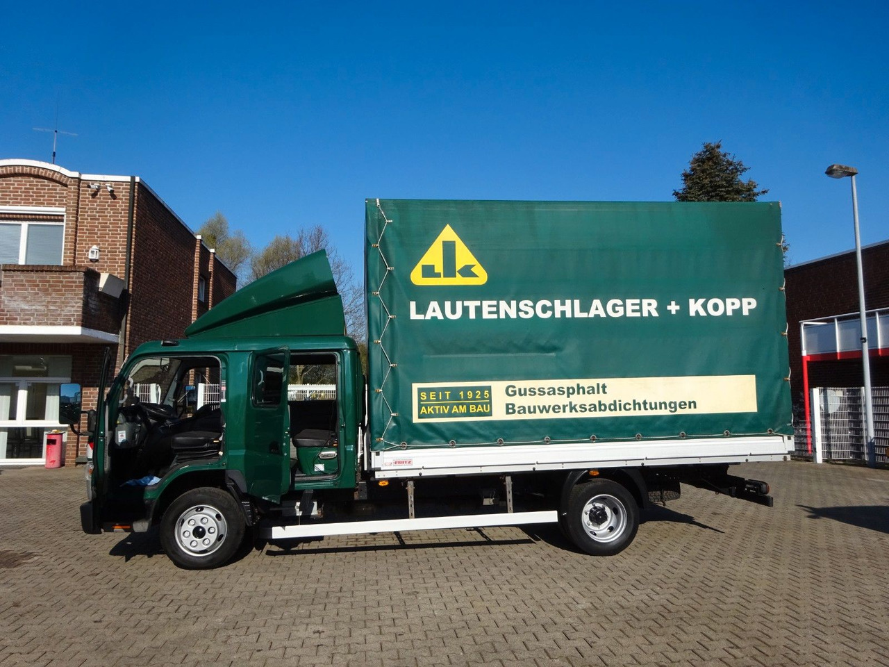 FUSO 7C180D Canter mit Doppelkabine 4x2 - Carrinha de lona, Carrinha cabine dupla: foto 4 FUSO 7C180D Canter mit Doppelkabine 4x2 - Carrinha de lona, Carrinha cabine dupla: foto 4