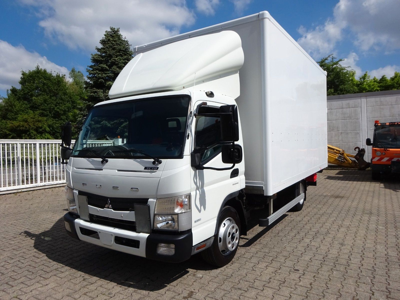 Carrinha de contentor FUSO Canter 7C18 + LBW 4x2: foto 1