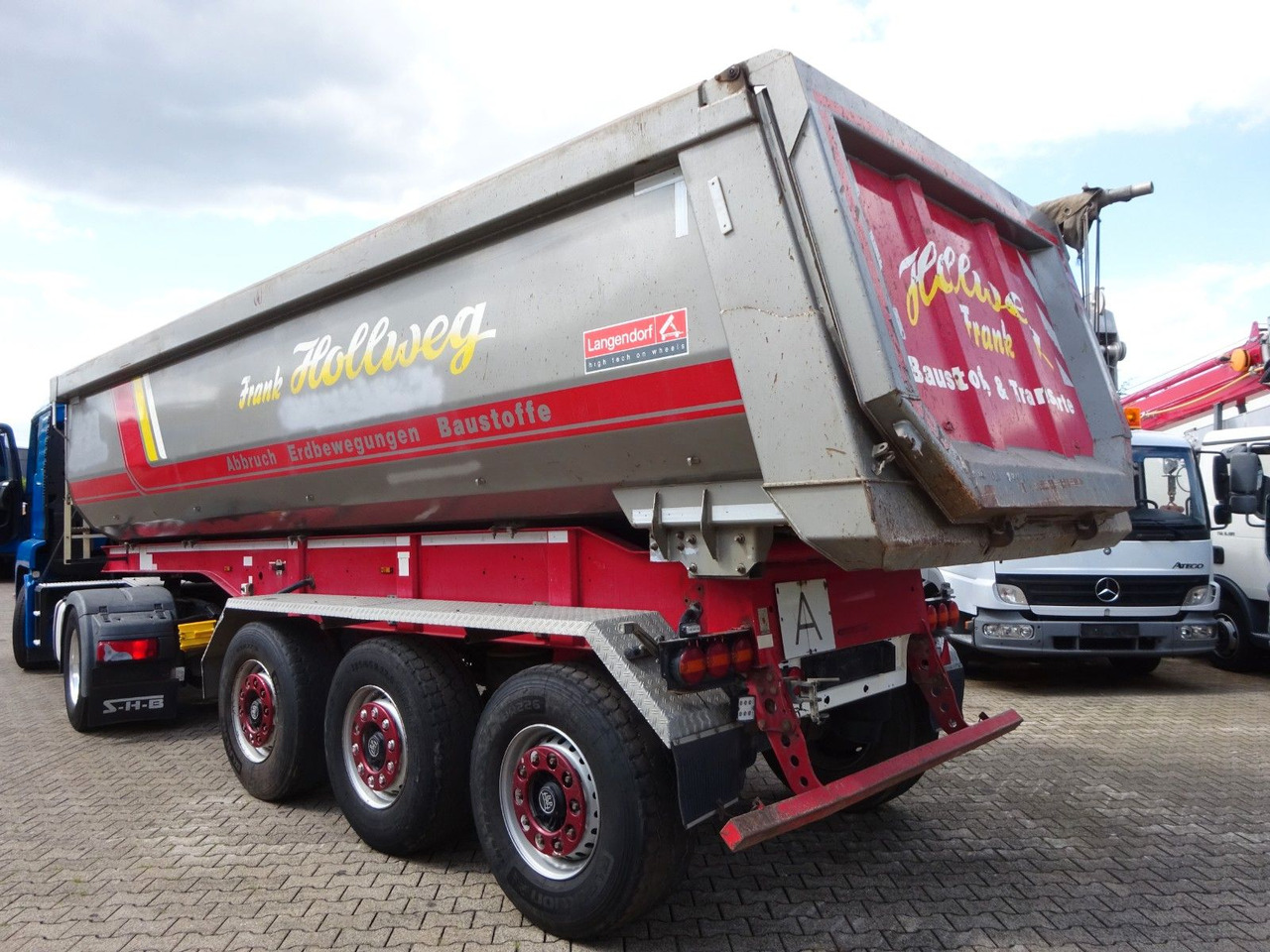 Langendorf Kippauflieger mit 3 Achsen Stahl - Semi-reboque basculante: foto 2 Langendorf Kippauflieger mit 3 Achsen Stahl - Semi-reboque basculante: foto 2