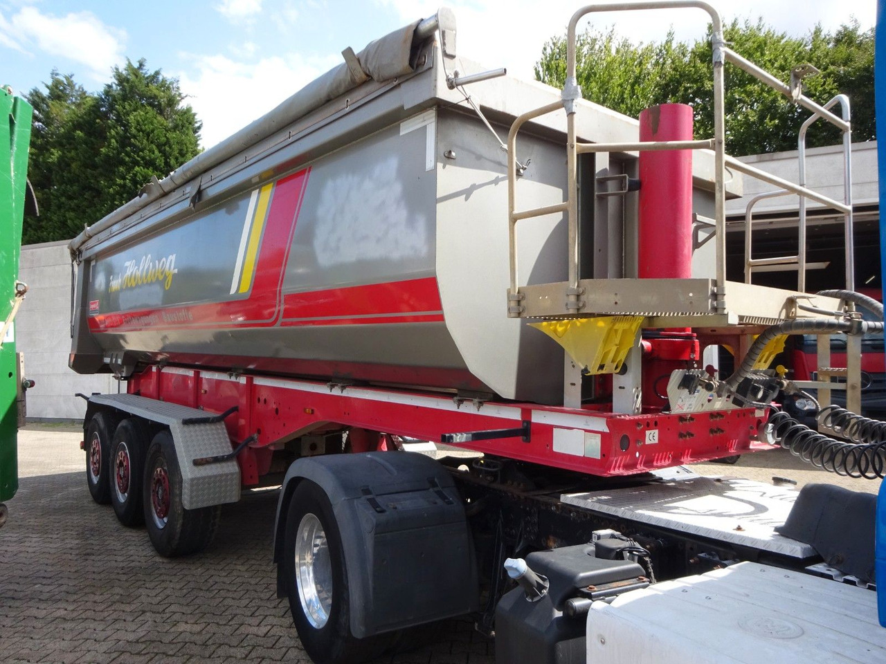 Langendorf Kippauflieger mit 3 Achsen Stahl - Semi-reboque basculante: foto 5 Langendorf Kippauflieger mit 3 Achsen Stahl - Semi-reboque basculante: foto 5