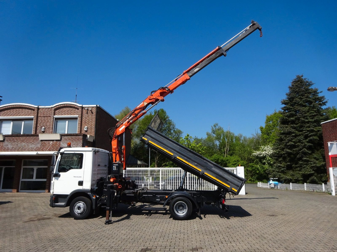 MAN 12.220 TGS + Atlas 85.2 Kran 4x2 - Camião basculante, Camião grua: foto 3 MAN 12.220 TGS + Atlas 85.2 Kran 4x2 - Camião basculante, Camião grua: foto 3
