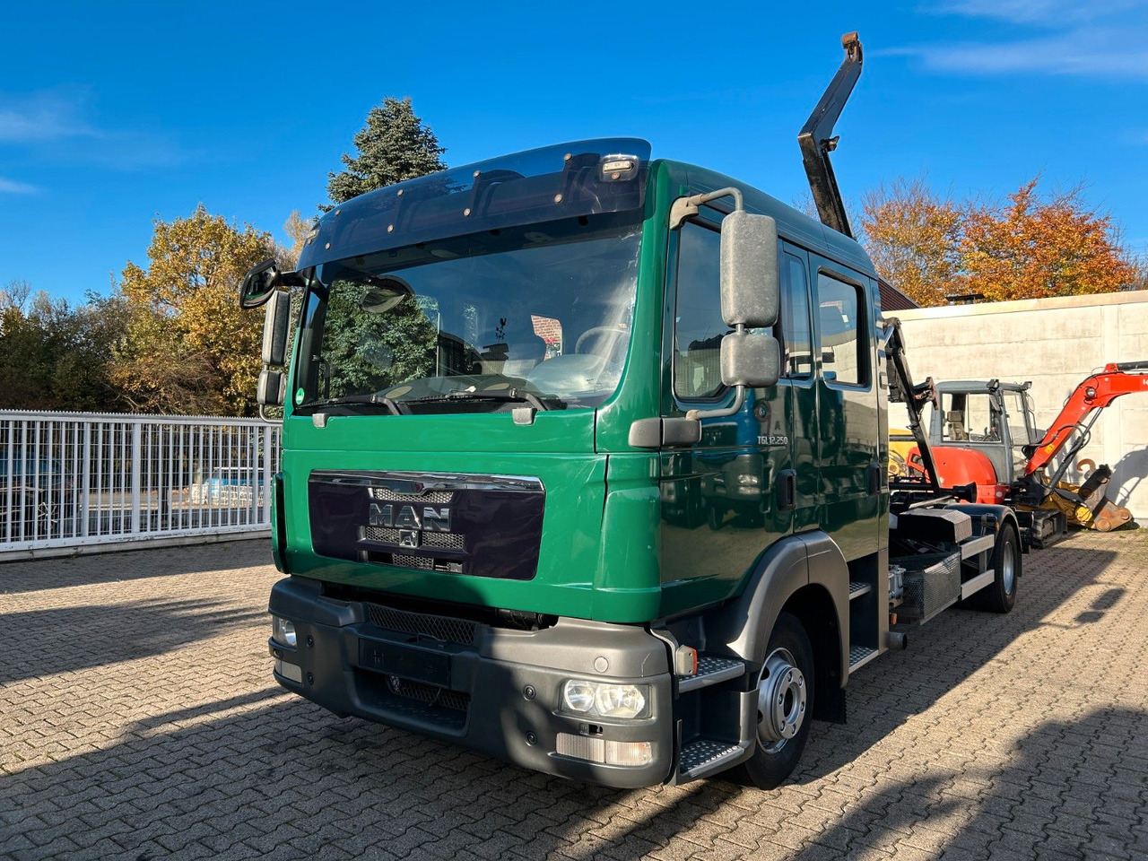 MAN 12.250 Doppelkabine Abroller - Camião polibenne: foto 1 MAN 12.250 Doppelkabine Abroller - Camião polibenne: foto 1