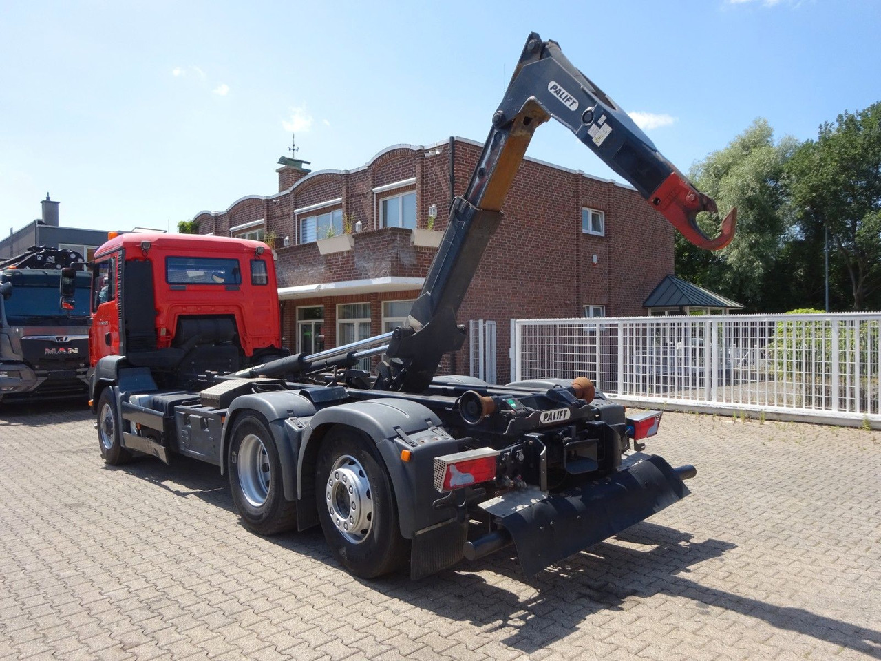 MAN 26.360 TGA PALFINGER Abroller 6x2-4 Hydrodrive - Camião polibenne: foto 4 MAN 26.360 TGA PALFINGER Abroller 6x2-4 Hydrodrive - Camião polibenne: foto 4