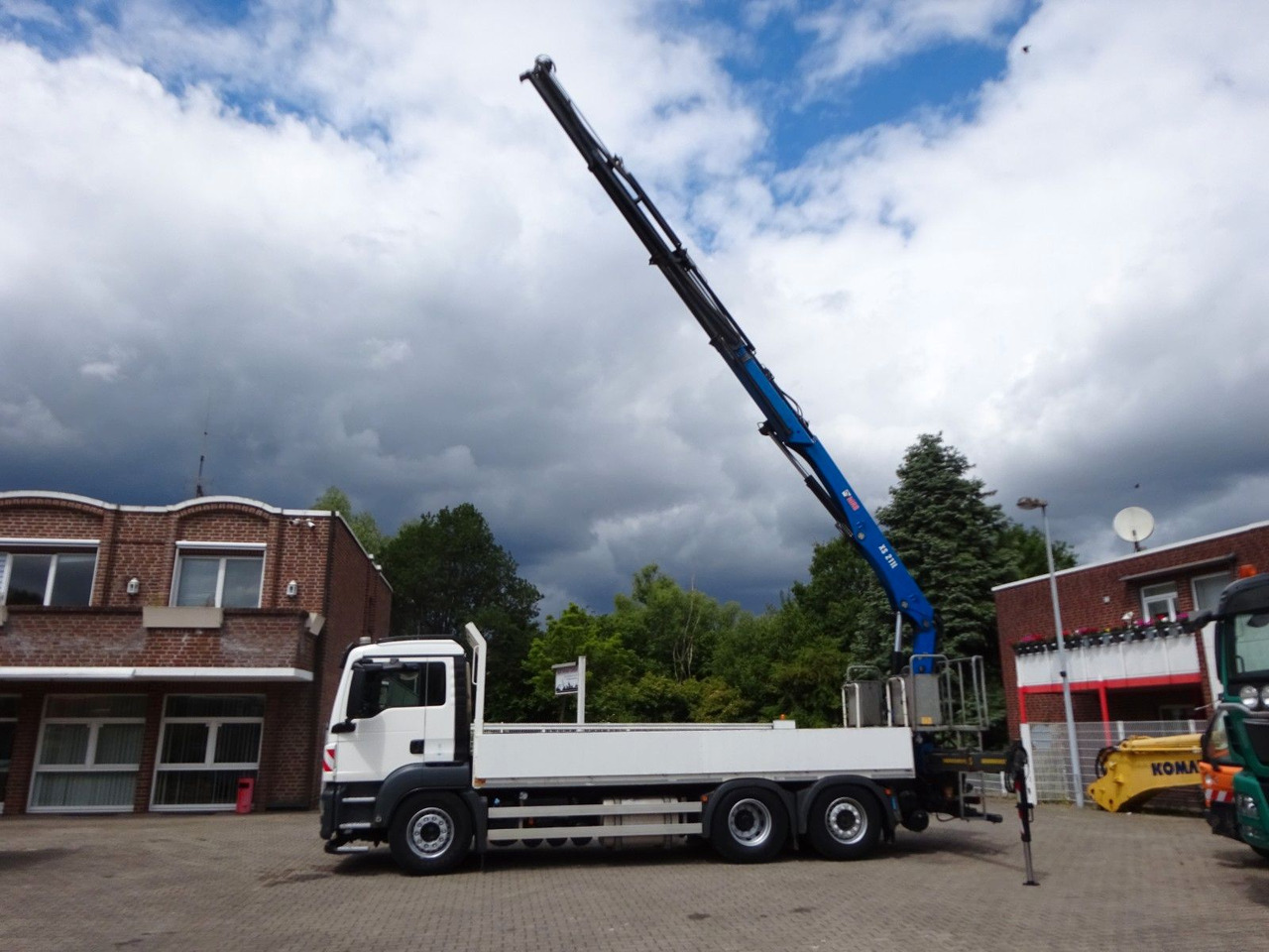 MAN 26.420 TGS Pritsche + HIAB 211 HIPRO Kran - Camião grua: foto 1 MAN 26.420 TGS Pritsche + HIAB 211 HIPRO Kran - Camião grua: foto 1