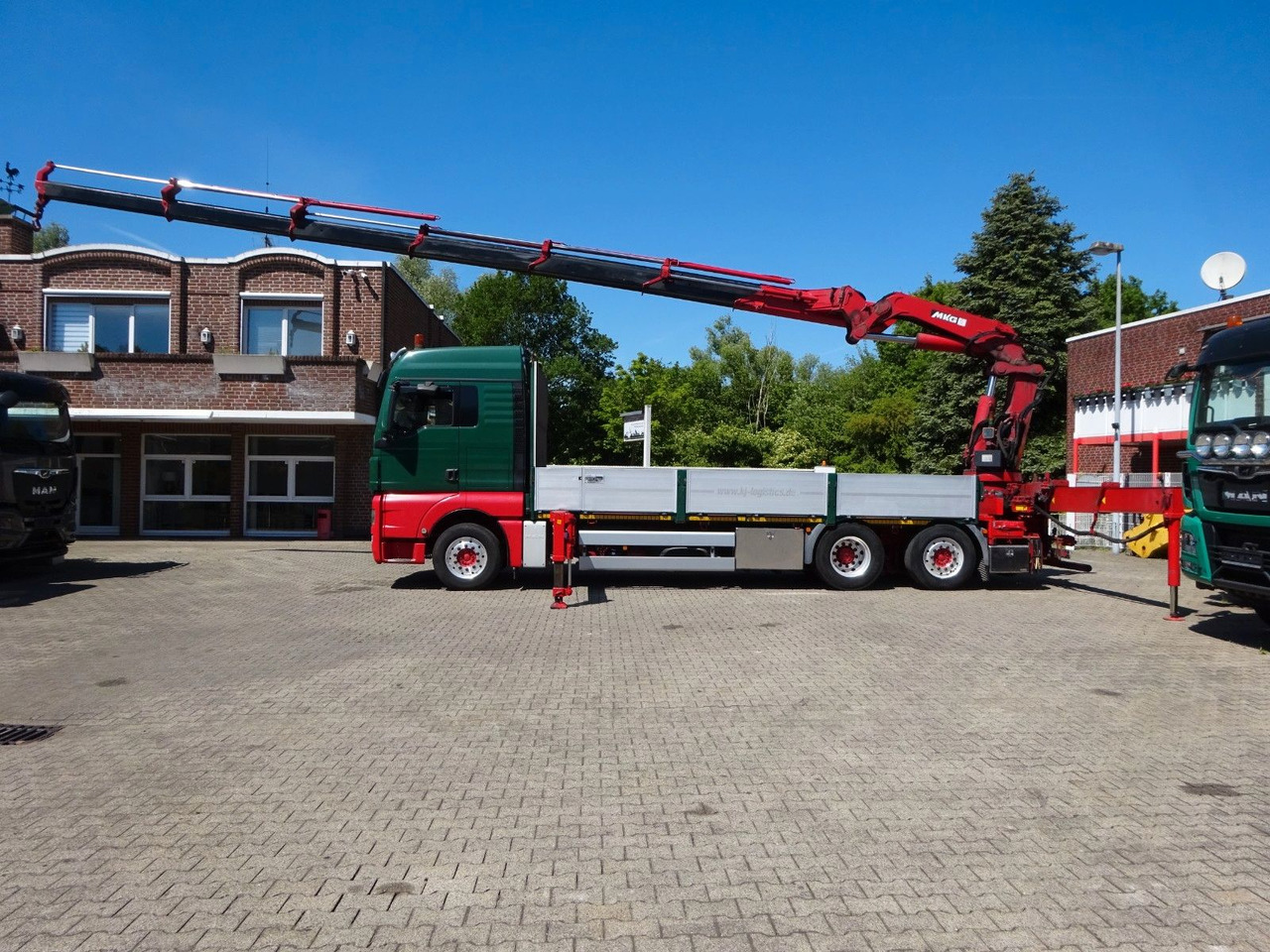 MAN 26.480 TGX + MKG HLK531 Kran +Lift-Lenkachse - Camião de caixa aberta/ Plataforma, Camião grua: foto 1 MAN 26.480 TGX + MKG HLK531 Kran +Lift-Lenkachse - Camião de caixa aberta/ Plataforma, Camião grua: foto 1