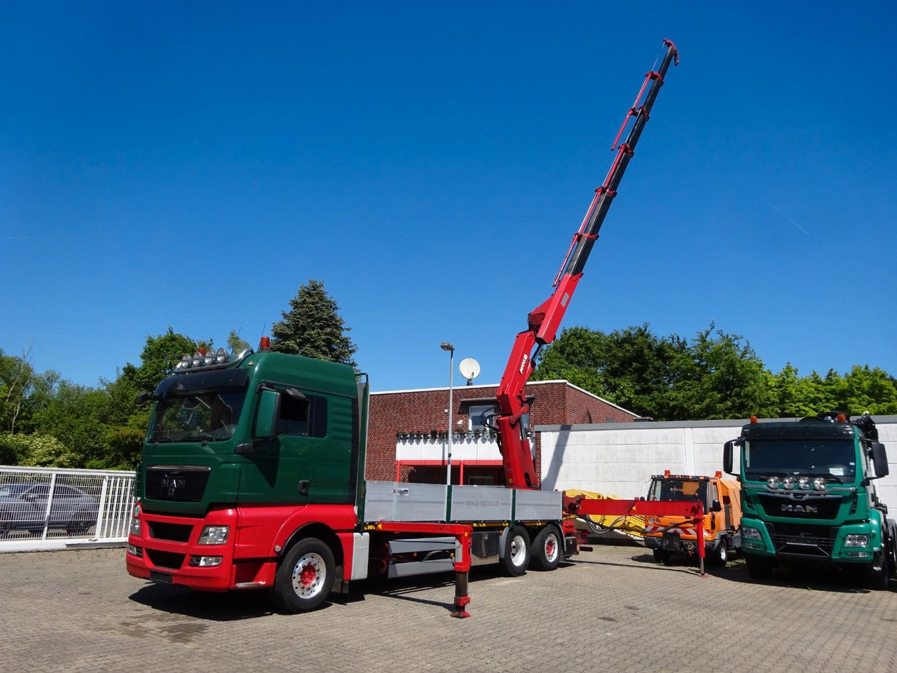 MAN 26.480 TGX + MKG HLK531 Kran +Lift-Lenkachse - Camião de caixa aberta/ Plataforma, Camião grua: foto 4 MAN 26.480 TGX + MKG HLK531 Kran +Lift-Lenkachse - Camião de caixa aberta/ Plataforma, Camião grua: foto 4