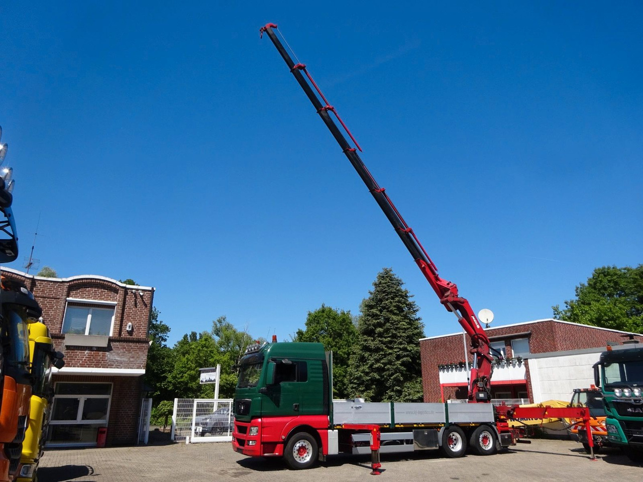 MAN 26.480 TGX + MKG HLK531 Kran +Lift-Lenkachse - Camião de caixa aberta/ Plataforma, Camião grua: foto 3 MAN 26.480 TGX + MKG HLK531 Kran +Lift-Lenkachse - Camião de caixa aberta/ Plataforma, Camião grua: foto 3