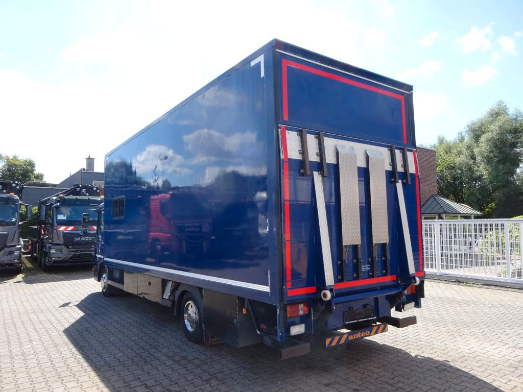 MAN 8.220 Koffer mit LBW als Wohnmobil ausgebaut 4x2 MAN 8.220 Koffer mit LBW als Wohnmobil ausgebaut 4x2 - Camião furgão: foto 4 MAN 8.220 Koffer mit LBW als Wohnmobil ausgebaut 4x2 MAN 8.220 Koffer mit LBW als Wohnmobil ausgebaut 4x2 - Camião furgão: foto 4