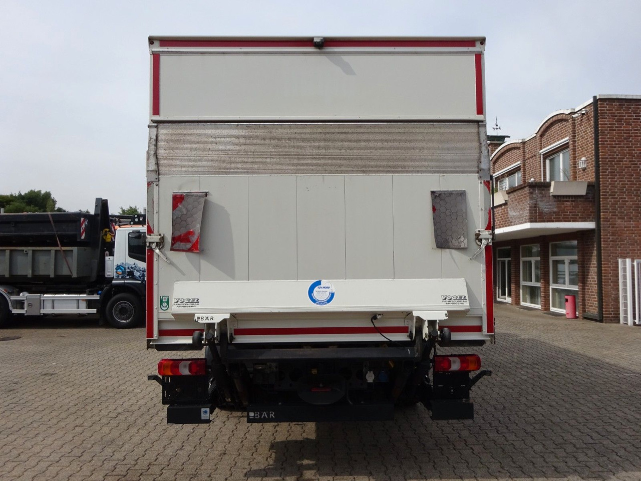 Camião furgão Mercedes-Benz 1842 Antos Koffer  + BÄR Ladebordwand 4x2: foto 6