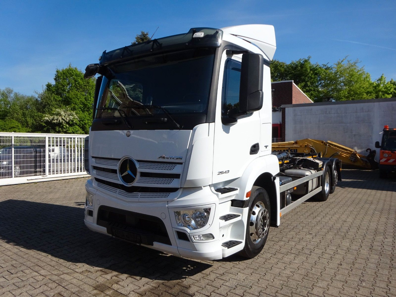 Mercedes-Benz 2543 Antos PALFINGER Abroller - Camião polibenne: foto 2 Mercedes-Benz 2543 Antos PALFINGER Abroller - Camião polibenne: foto 2