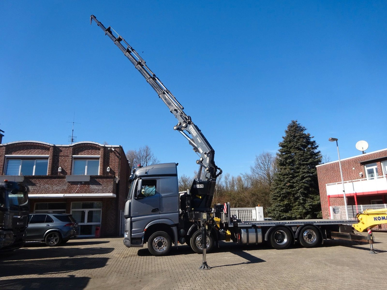 Mercedes-Benz 3453 Plattform + Fassi F820 Kran 8x2 Mercedes-Benz 3453 FASSI F820 Kran 8x Hydr. Ausschub - Camião grua, Camião de caixa aberta/ Plataforma: foto 3 Mercedes-Benz 3453 Plattform + Fassi F820 Kran 8x2 Mercedes-Benz 3453 FASSI F820 Kran 8x Hydr. Ausschub - Camião grua, Camião de caixa aberta/ Plataforma: foto 3