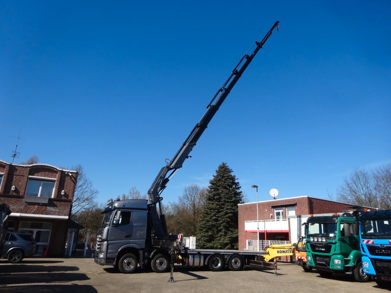 Mercedes-Benz 3453 Plattform + Fassi F820 Kran 8x2 Mercedes-Benz 3453 FASSI F820 Kran 8x Hydr. Ausschub - Camião grua, Camião de caixa aberta/ Plataforma: foto 4 Mercedes-Benz 3453 Plattform + Fassi F820 Kran 8x2 Mercedes-Benz 3453 FASSI F820 Kran 8x Hydr. Ausschub - Camião grua, Camião de caixa aberta/ Plataforma: foto 4