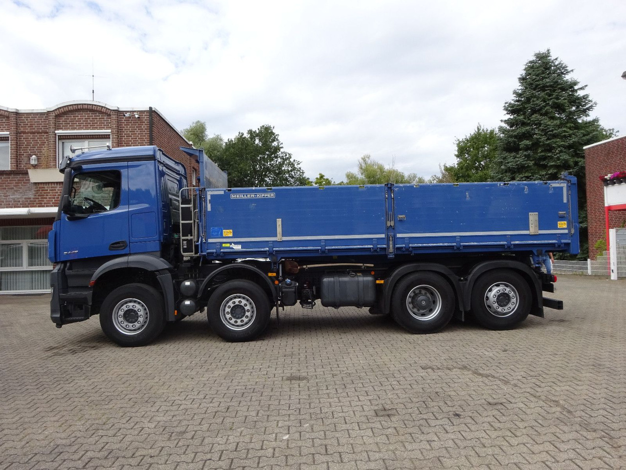Mercedes-Benz Arocs 3446 MEILER 3 Seitenkipper 8x2 - Camião basculante: foto 3 Mercedes-Benz Arocs 3446 MEILER 3 Seitenkipper 8x2 - Camião basculante: foto 3
