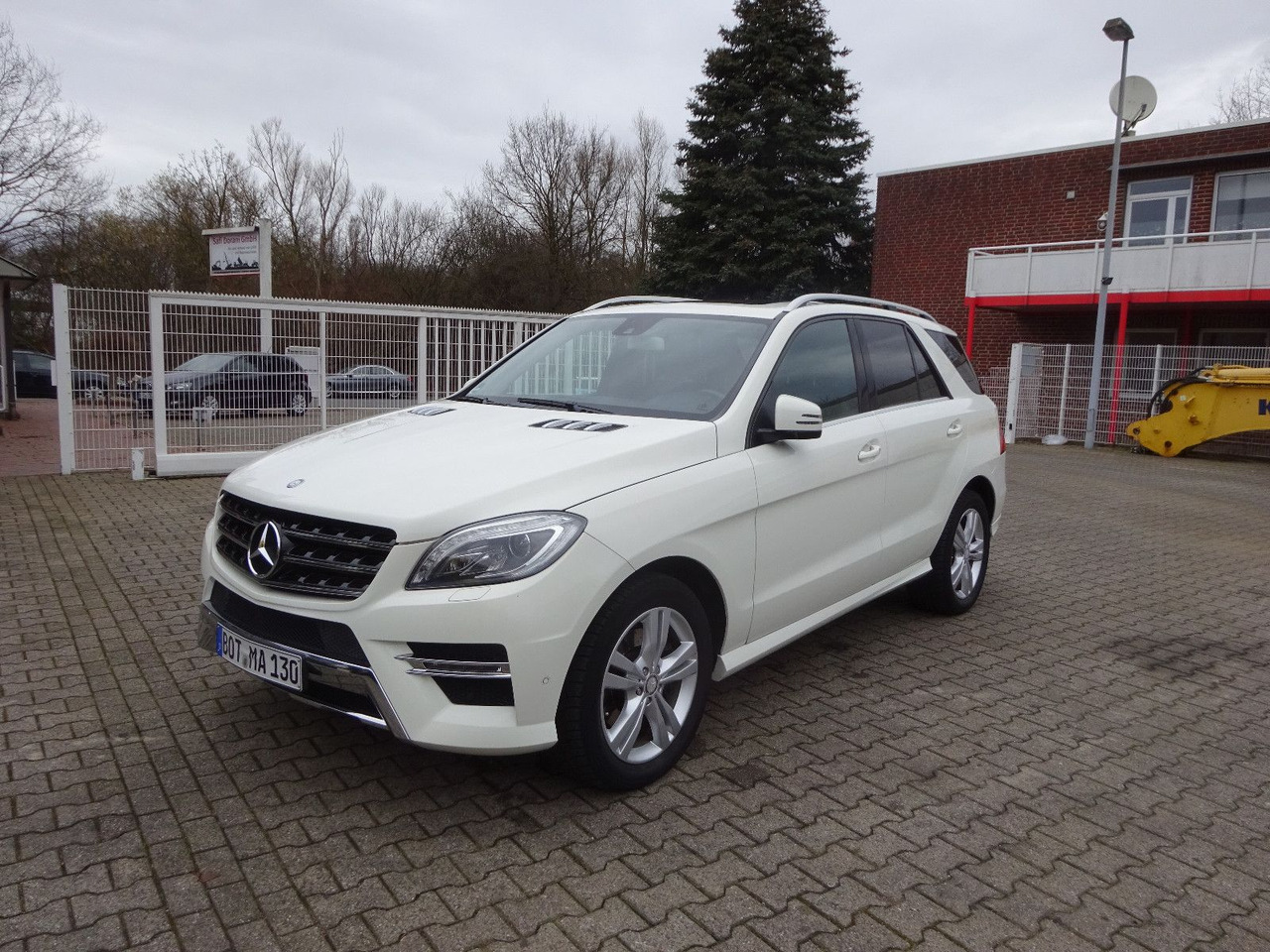 Mercedes-Benz ML 350 CDI BlueTec Mercedes-Benz ML 350 CDI BlueTec. AMG Paket - SUV: foto 2 Mercedes-Benz ML 350 CDI BlueTec Mercedes-Benz ML 350 CDI BlueTec. AMG Paket - SUV: foto 2